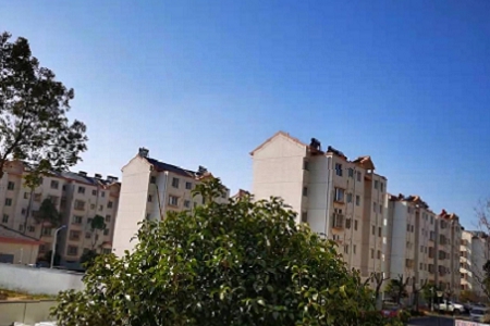 Ů100